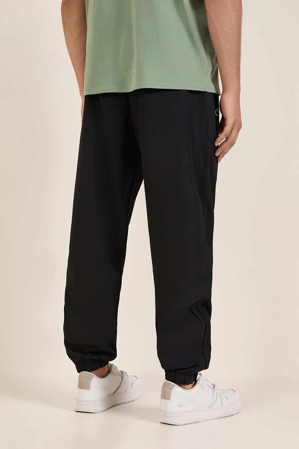 תמונת דוגמן אחורית של מכנסי טרנינג