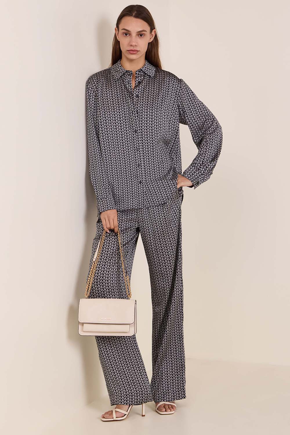 תמונת דוגמן קידמית של תיק קרוסבודי קלייר לארג'