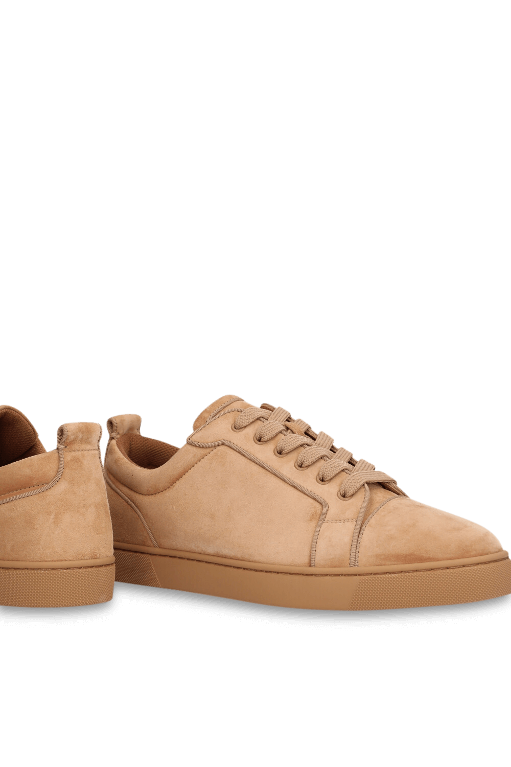 תמונת תקריב של נעלי סניקרס לואי ג'וניור