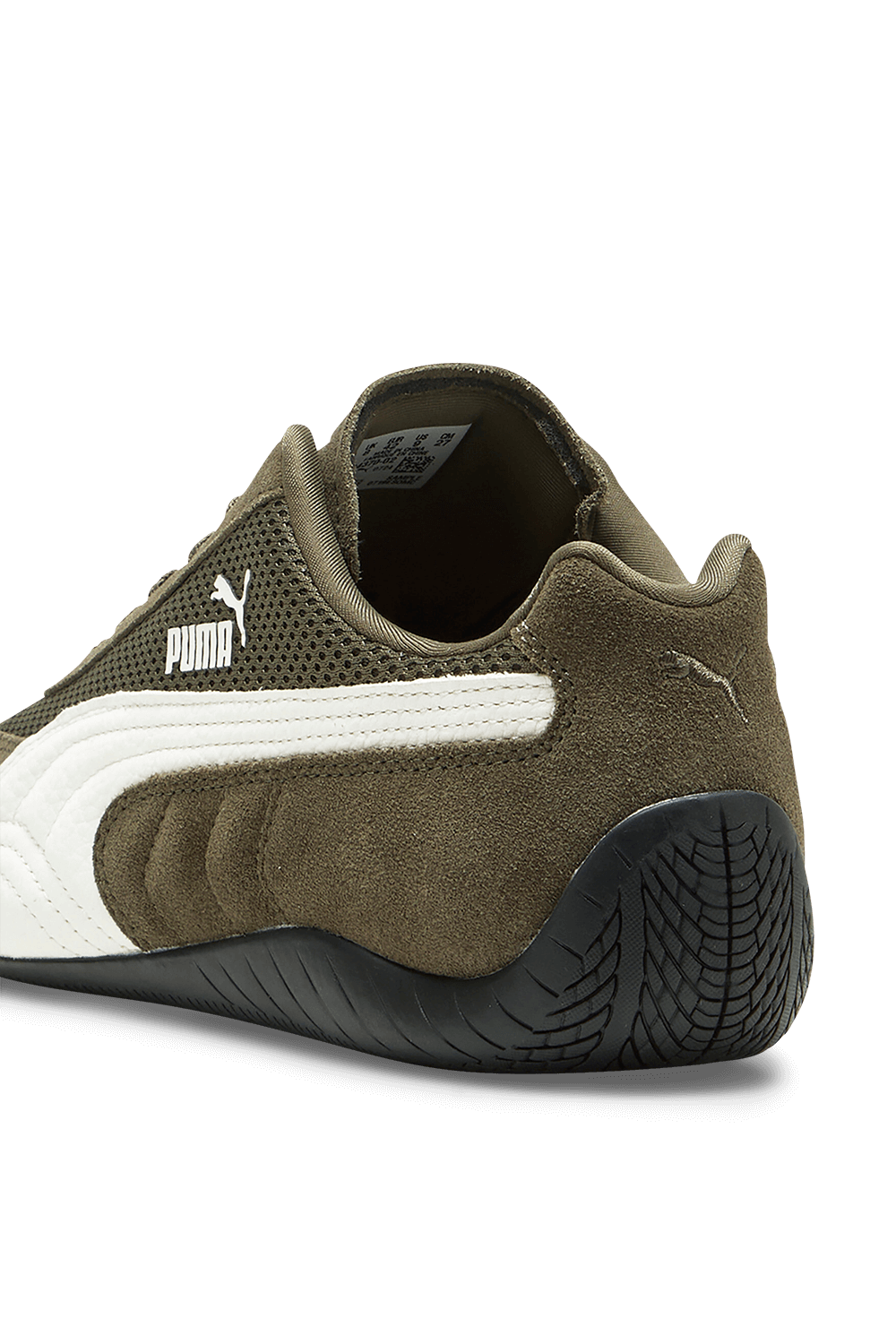 תמונת תקריב של נעלי סניקרס ספידקאט רשת