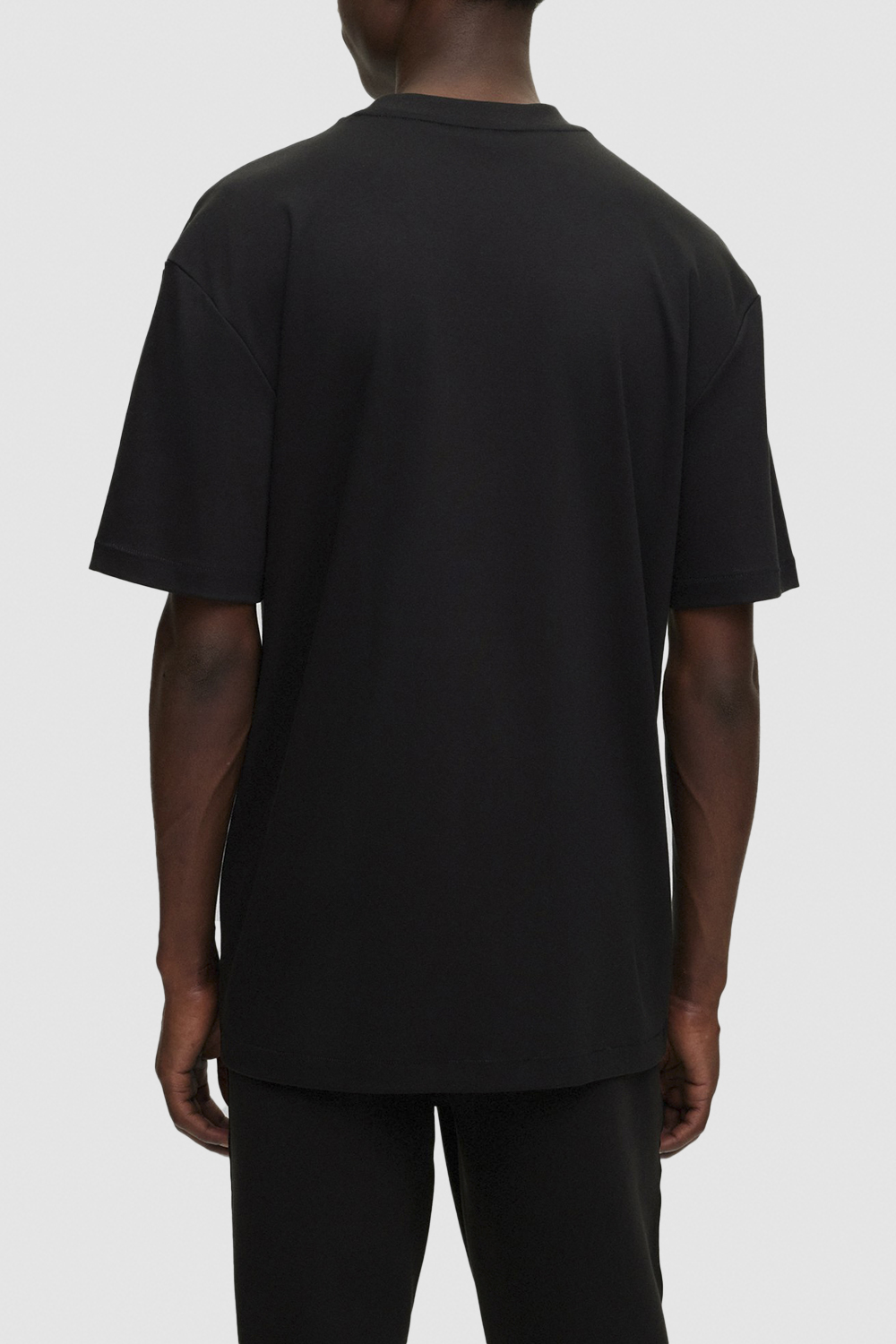 תמונת דוגמן אחורית של חולצת טי