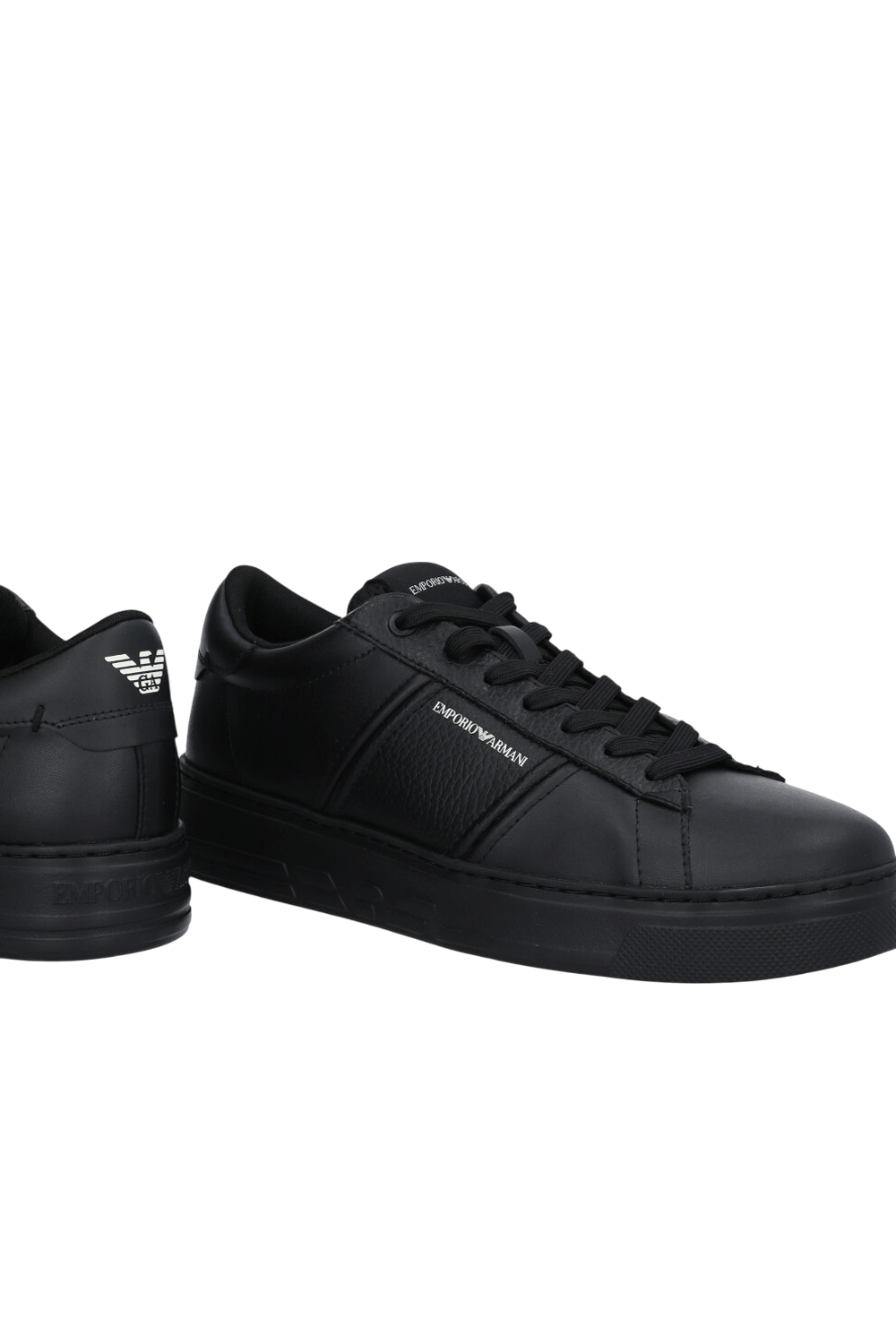 תמונת תקריב של נעלי סניקרס