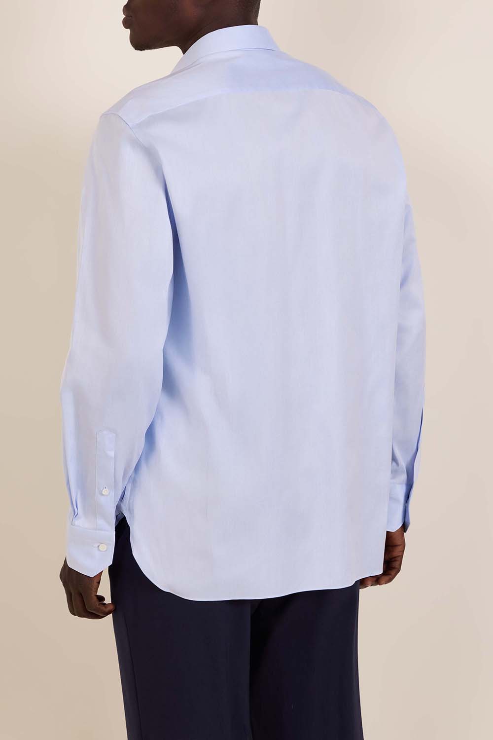 תמונת דוגמן אחורית של חולצת כפתורים סלים פיט