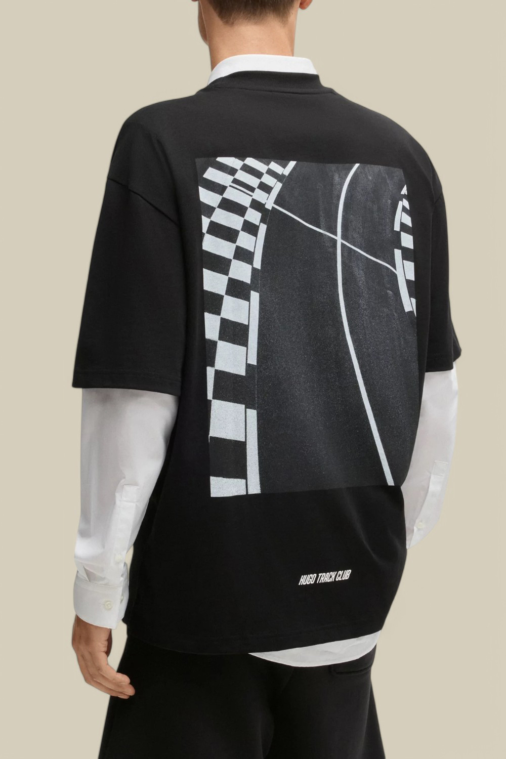 תמונת דוגמן אחורית של חולצת טי