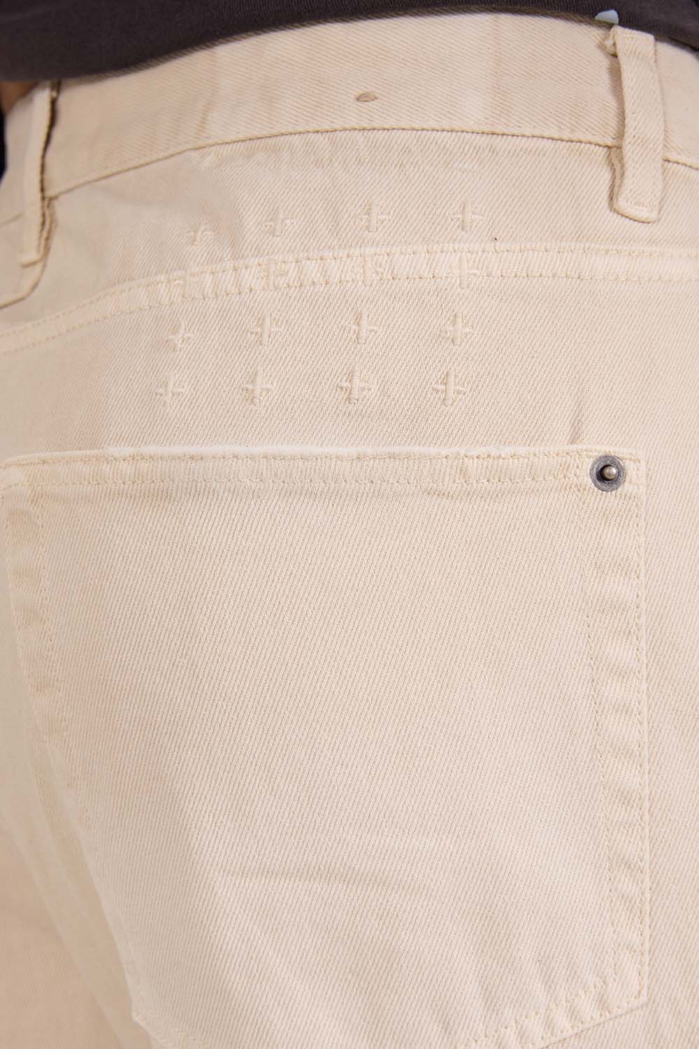 תמונת דוגמן אחורית של מכנסי ג'ינס ישרים