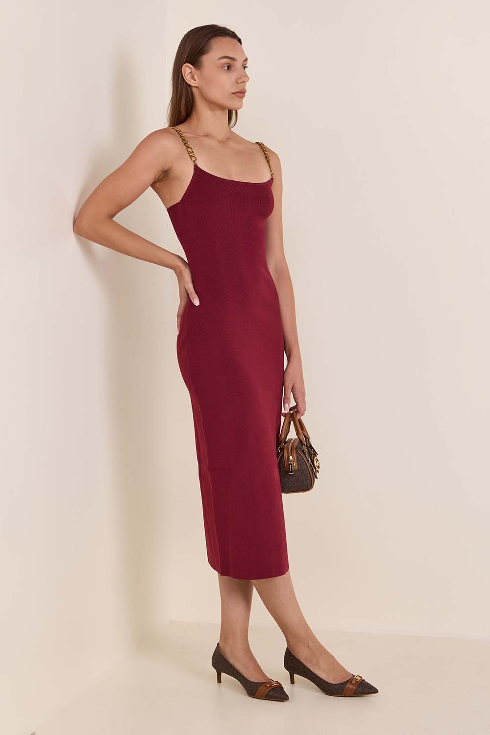 תמונת דוגמן קידמית של נעלי עקב מנדי