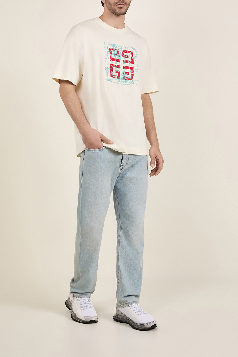 תמונת דוגמן קידמית של נעלי סניקרס