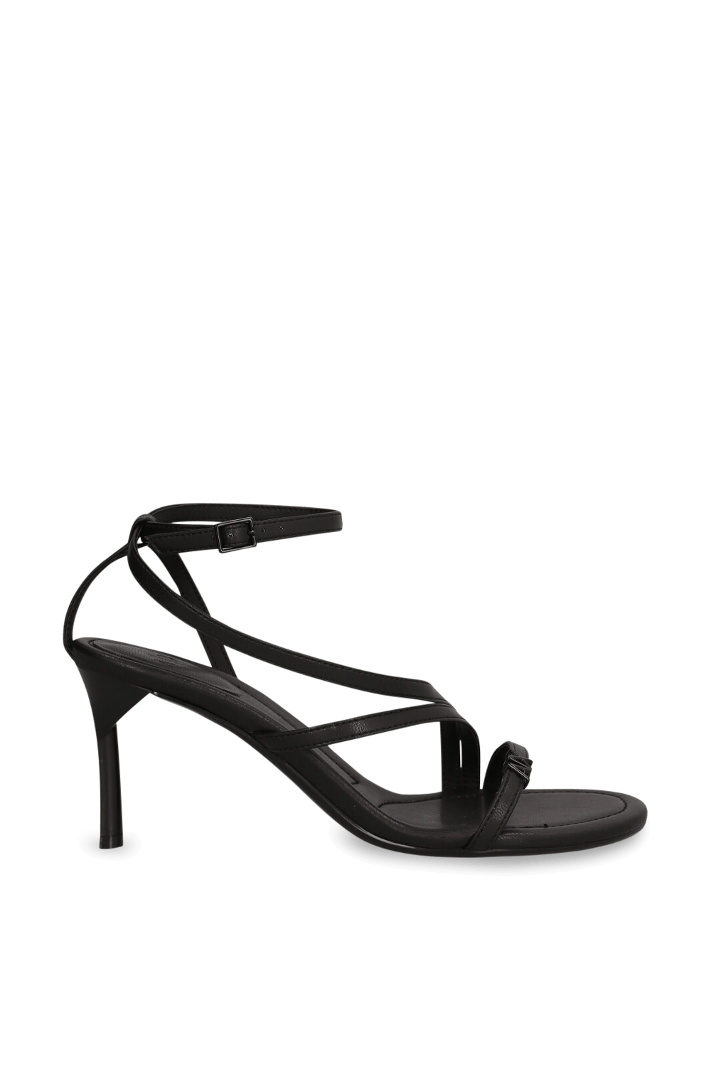 תמונה קידמית של סנדלי עקב