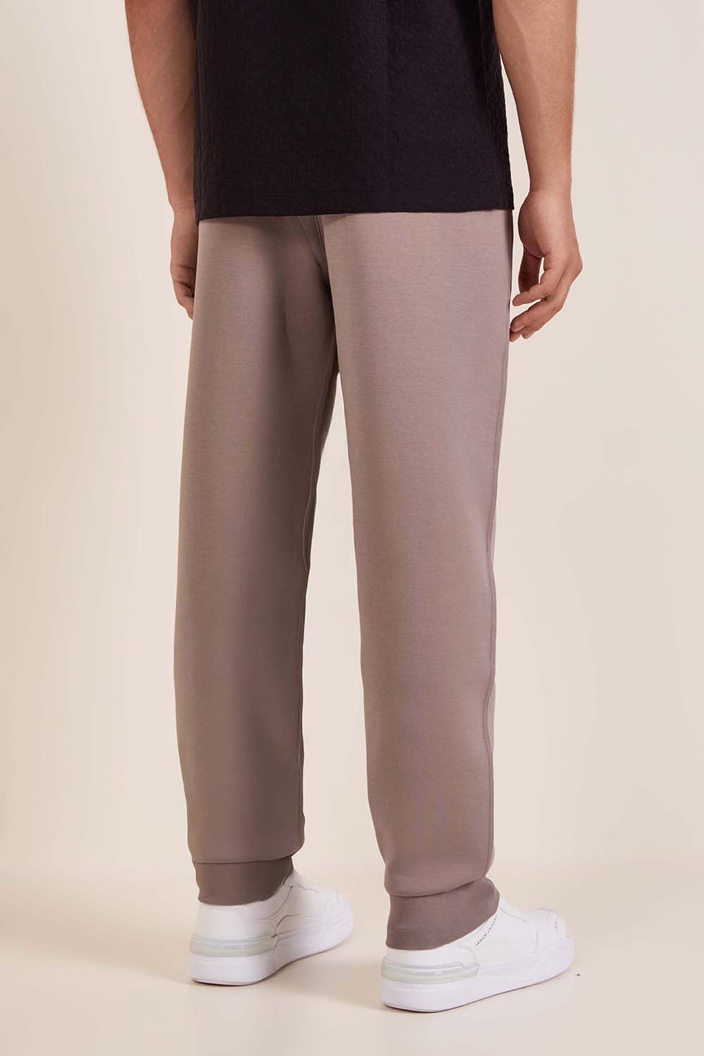 תמונת דוגמן אחורית של מכנסי פוטר