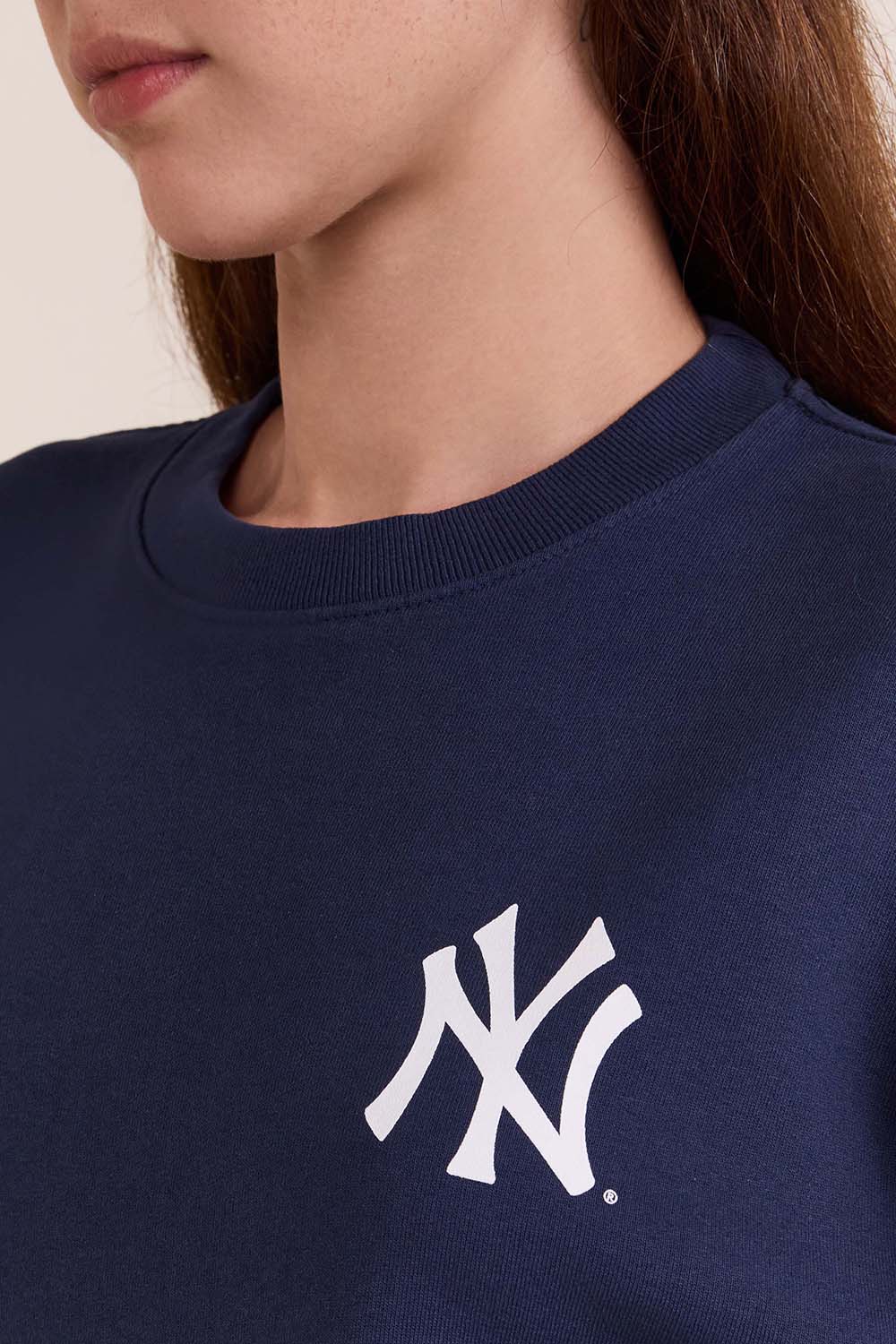 תמונת תקריב דוגמן של סווטשירט ינקיס