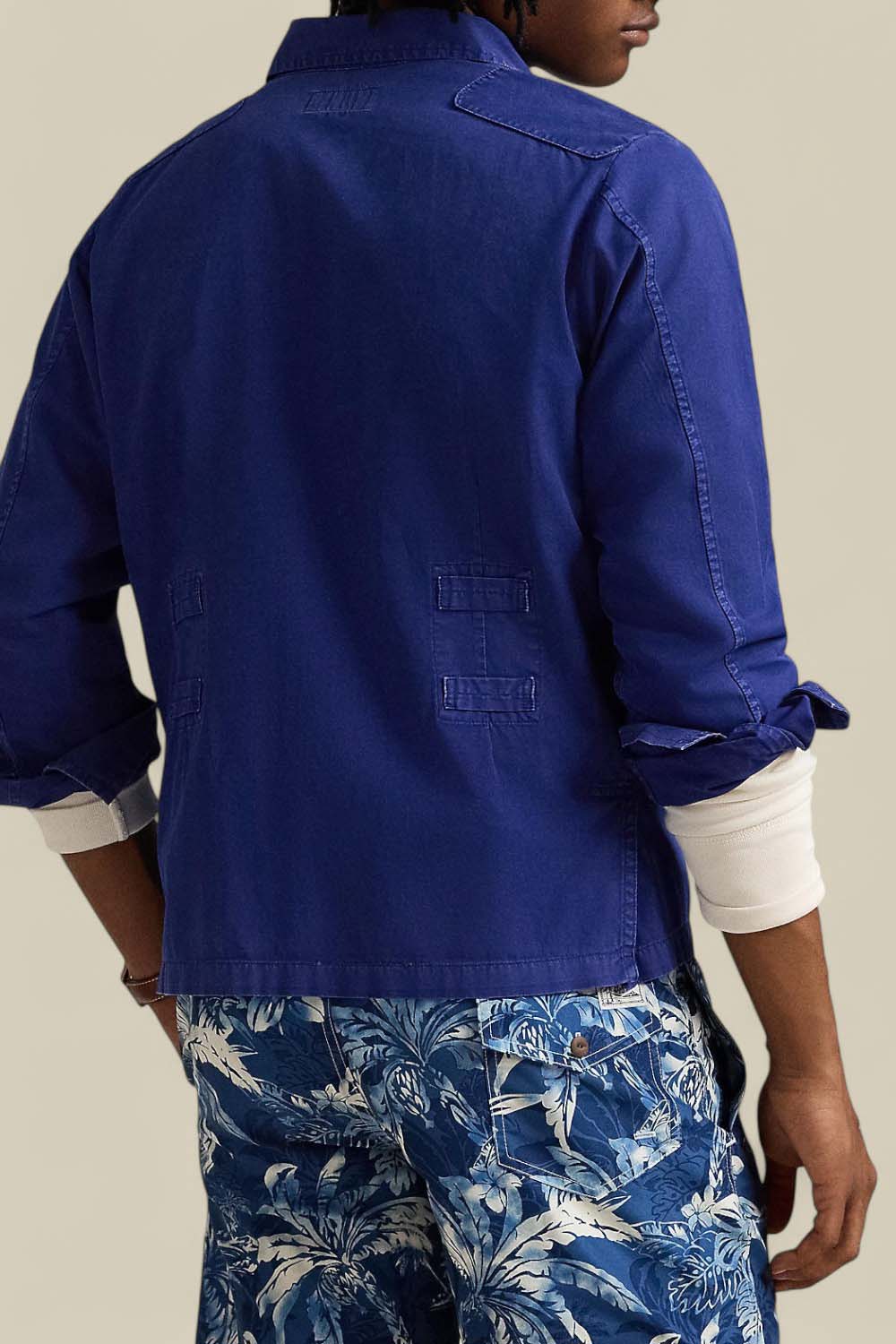 תמונת דוגמן אחורית של חולצת ז'קט