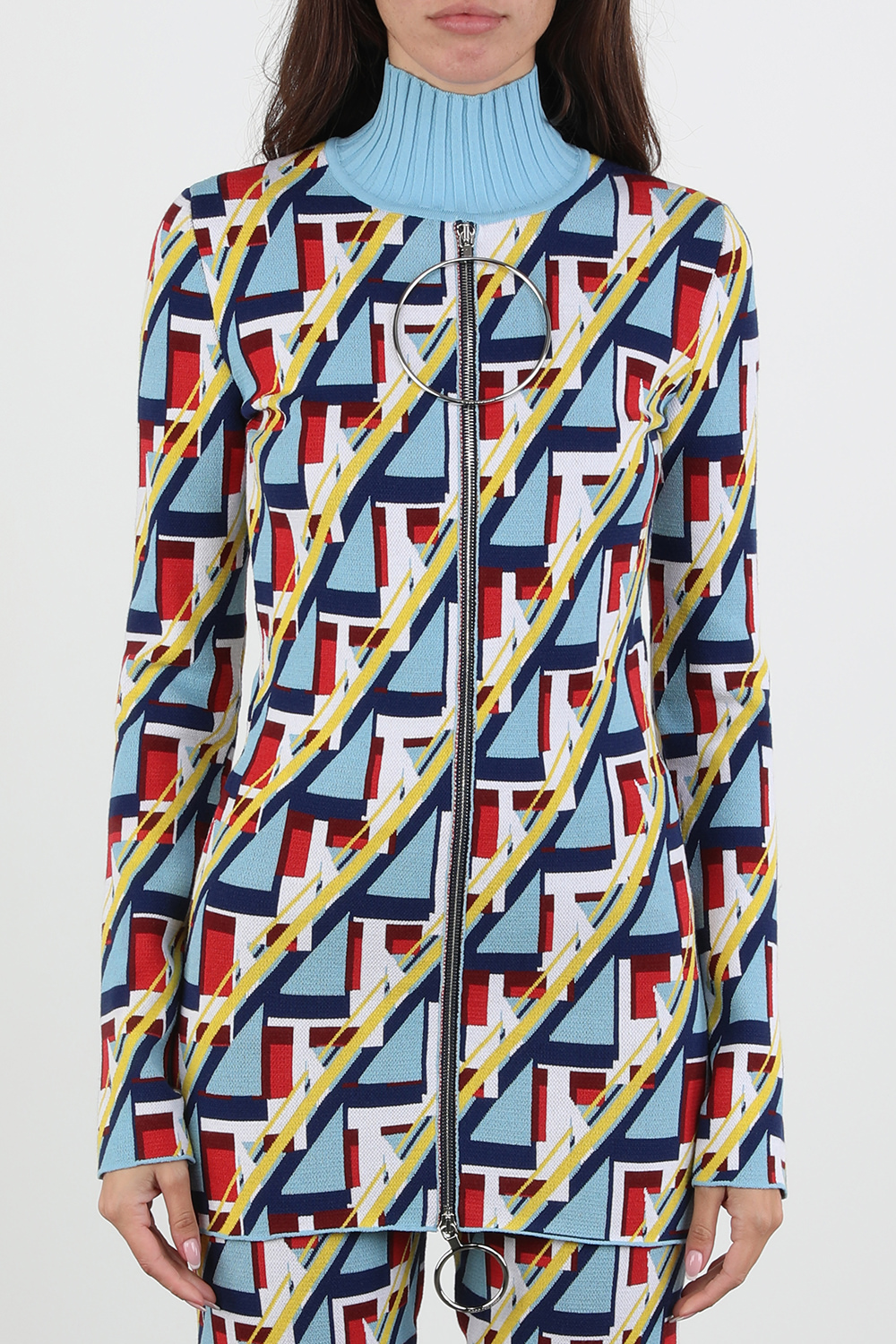 תמונת דוגמן קידמית של סריג ויסקוזה עם דוגמה גיאומטרית בגווני כחול צהוב ואדום