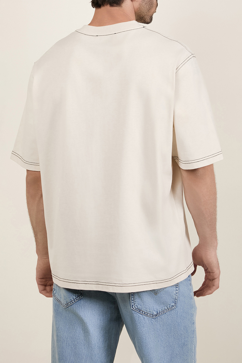 תמונת דוגמן אחורית של חולצת טי