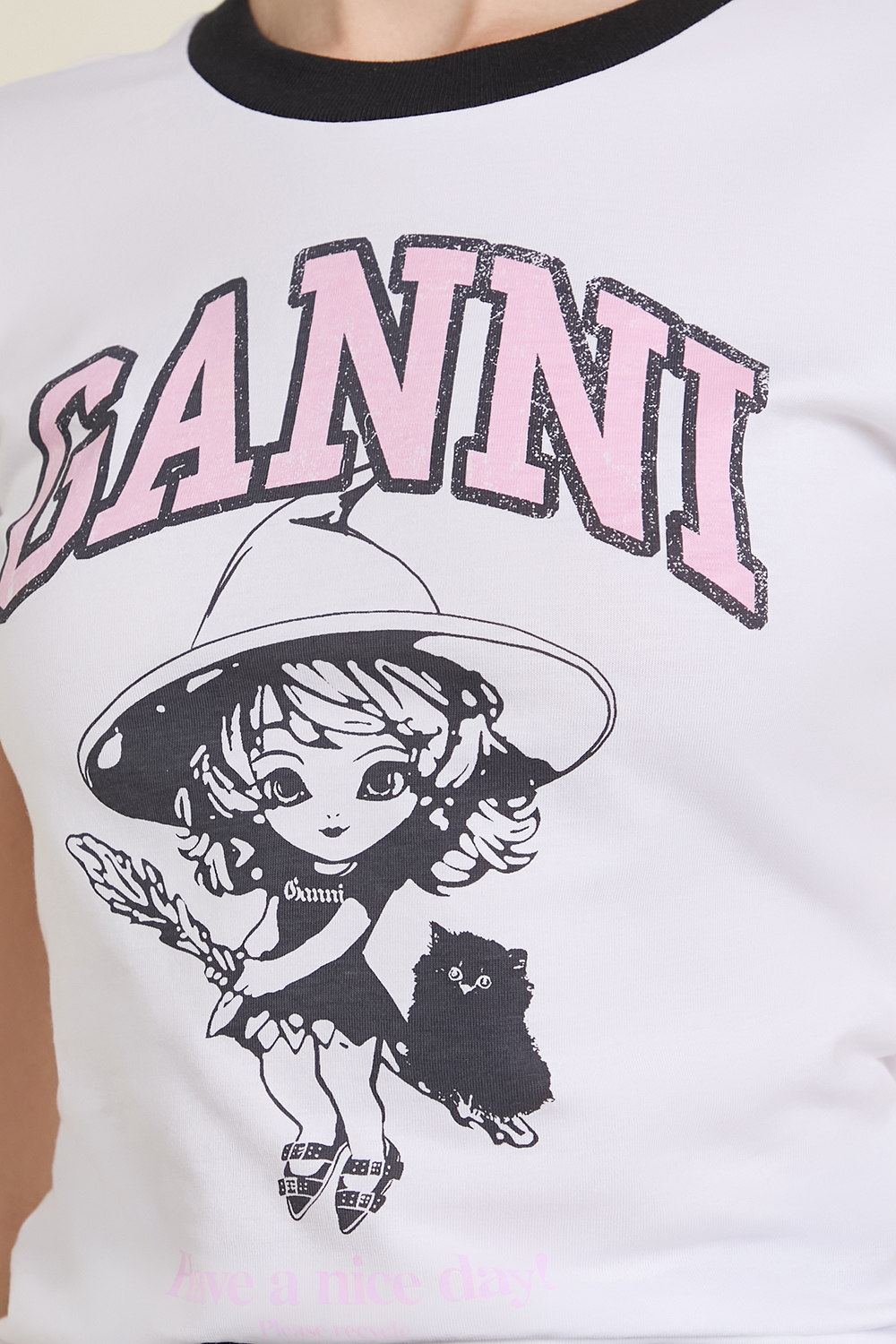 תמונת תקריב דוגמן של חולצת טי