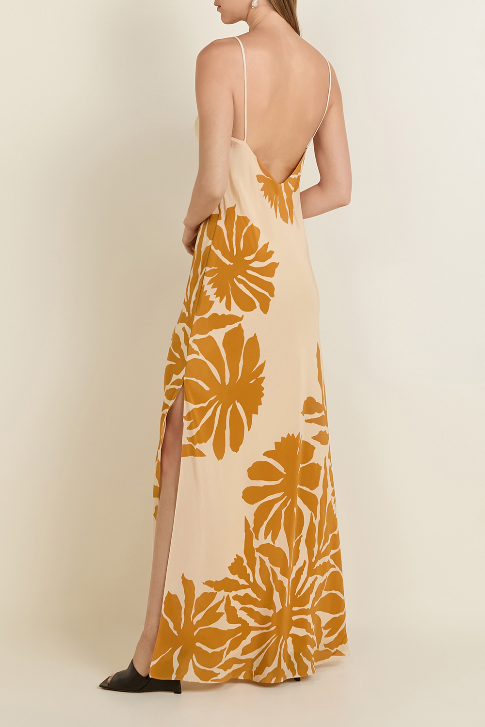 תמונת דוגמן אחורית של שמלת  מקסי