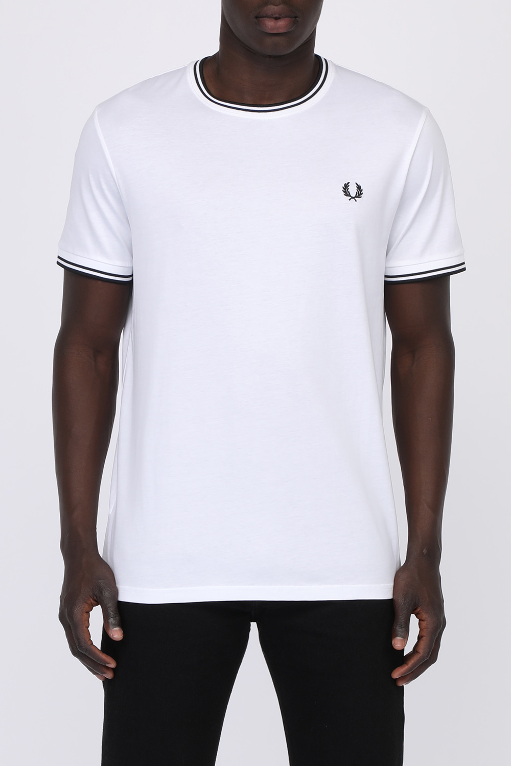 טישירט ספורטיבית לבנה עם לוגו FRED PERRY