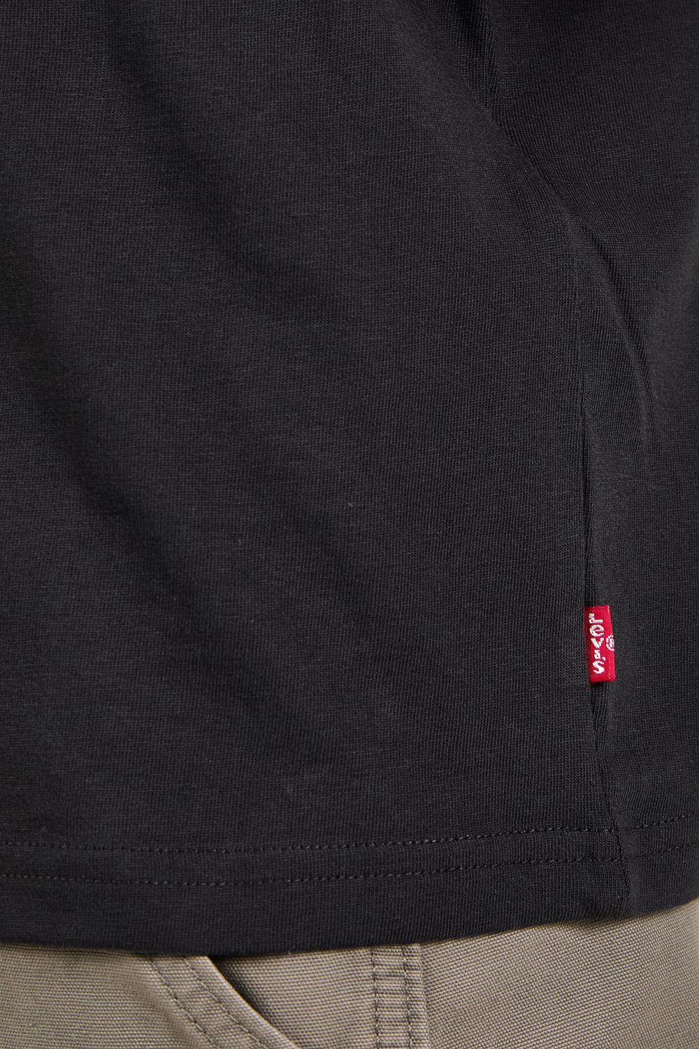 תמונת תקריב דוגמן של חולצת טי