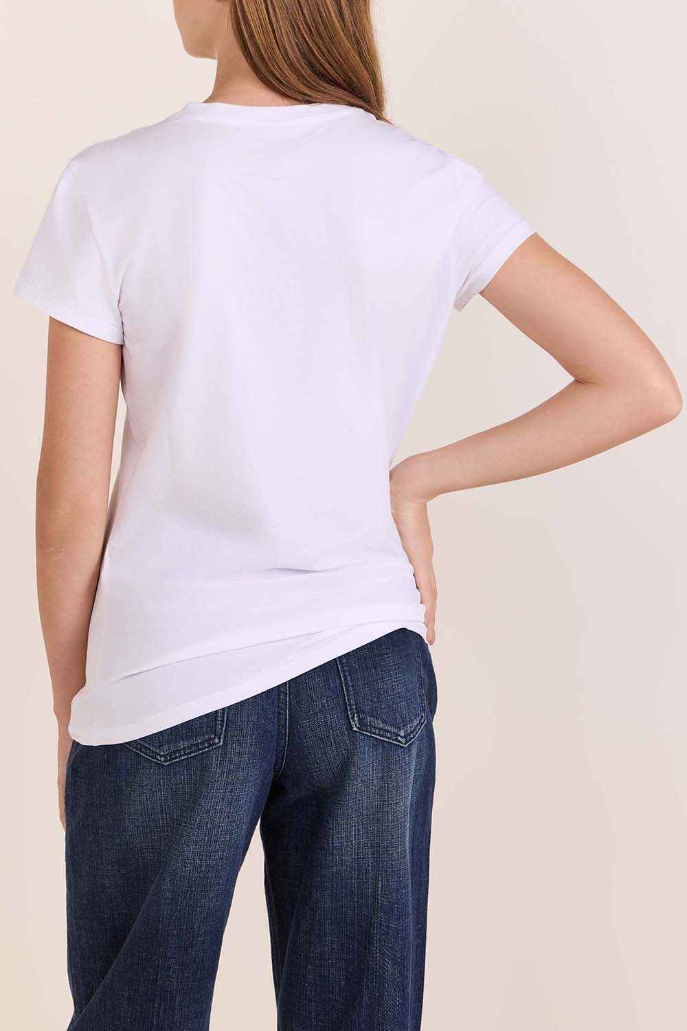 תמונת דוגמן אחורית של חולצת טי