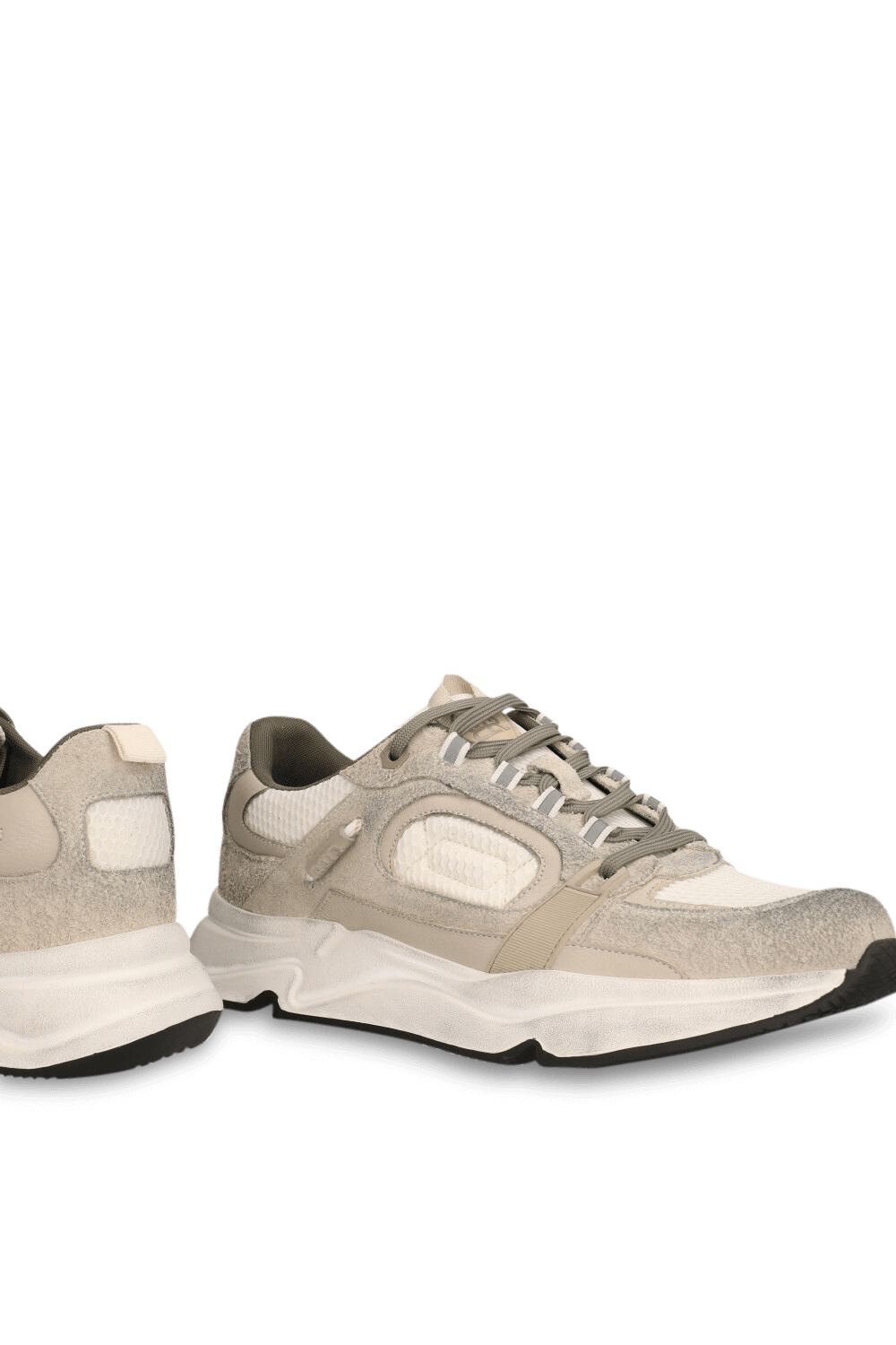 תמונת תקריב של נעלי סניקרס