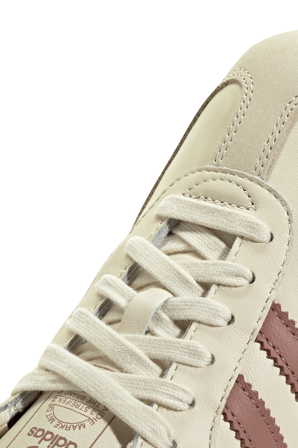 תמונת פנים של נעלי סניקרס סמבה