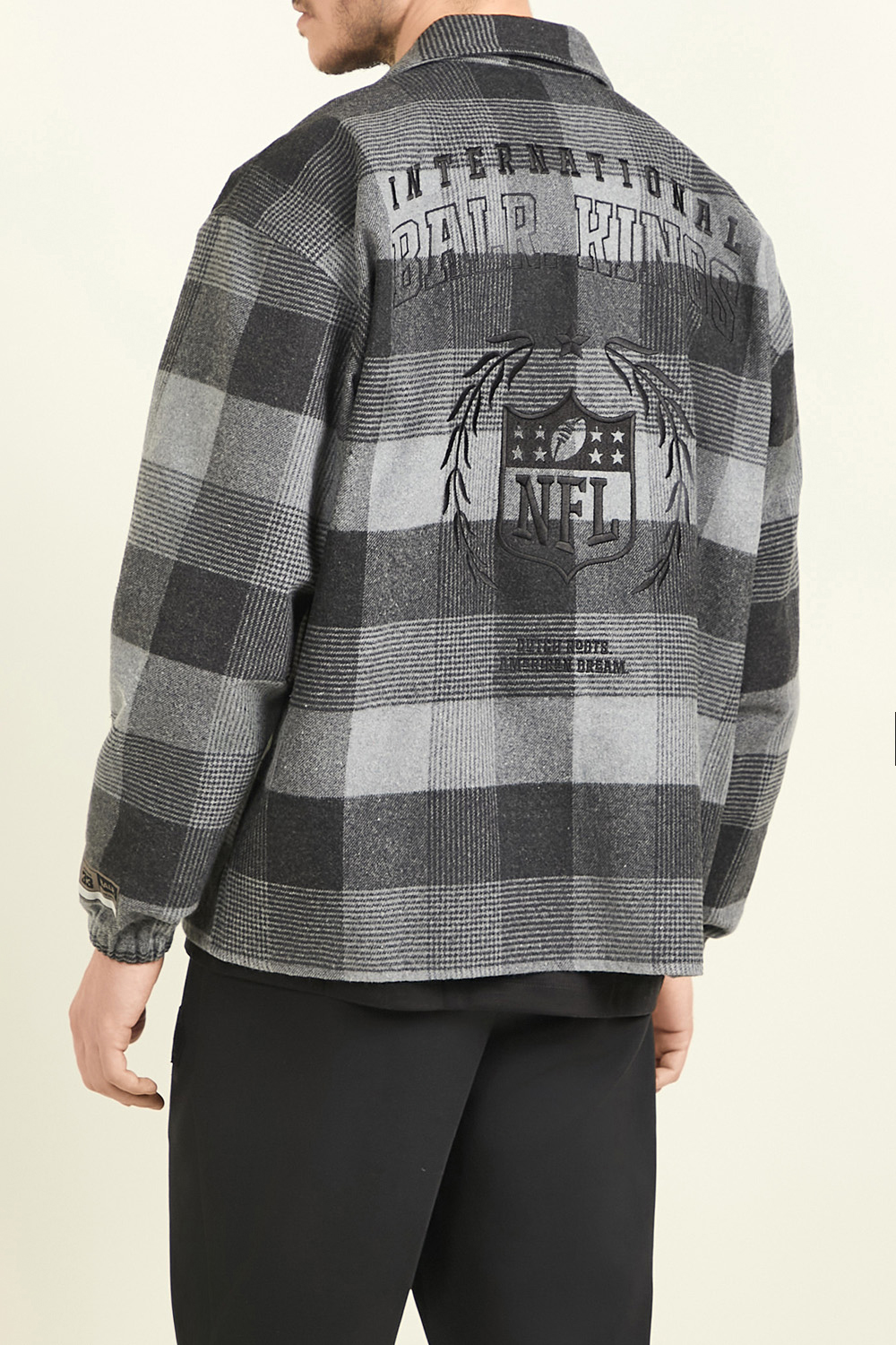 תמונת דוגמן אחורית של באלר X אן.אף.אל חולצת פלנל