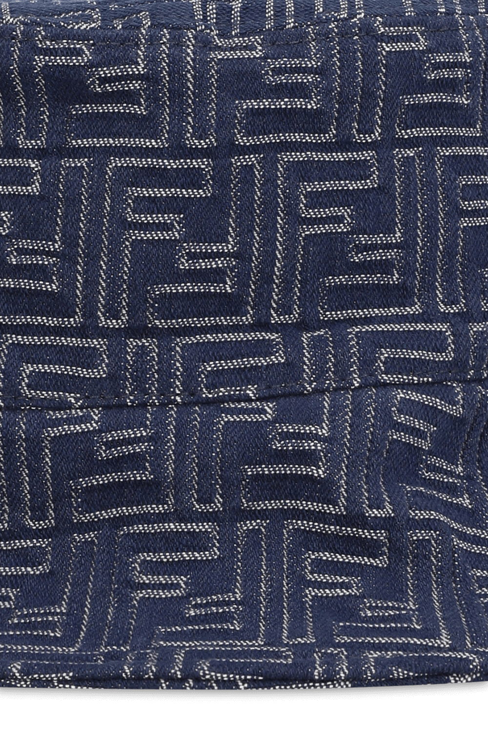 תמונה אחורית של כובע באקט ג'ינס