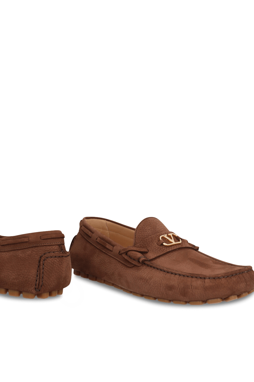 תמונת תקריב של נעלי מוקסינים