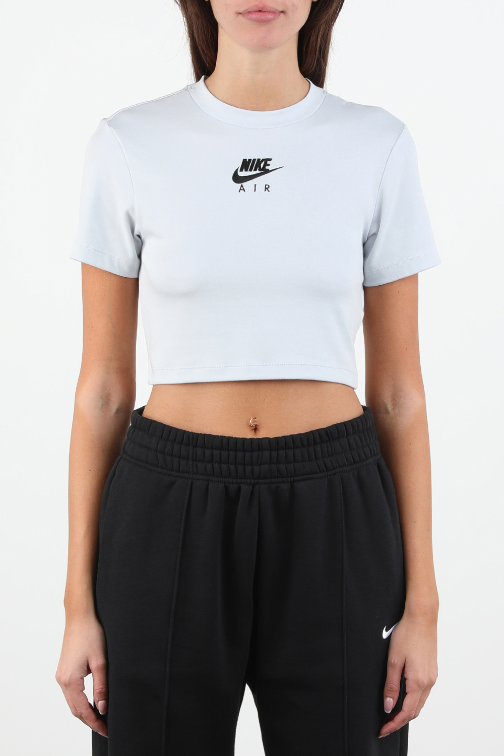 תמונת דוגמן קידמית של חולצת קרופ עם לוגו נייק אייר בגוון אפור