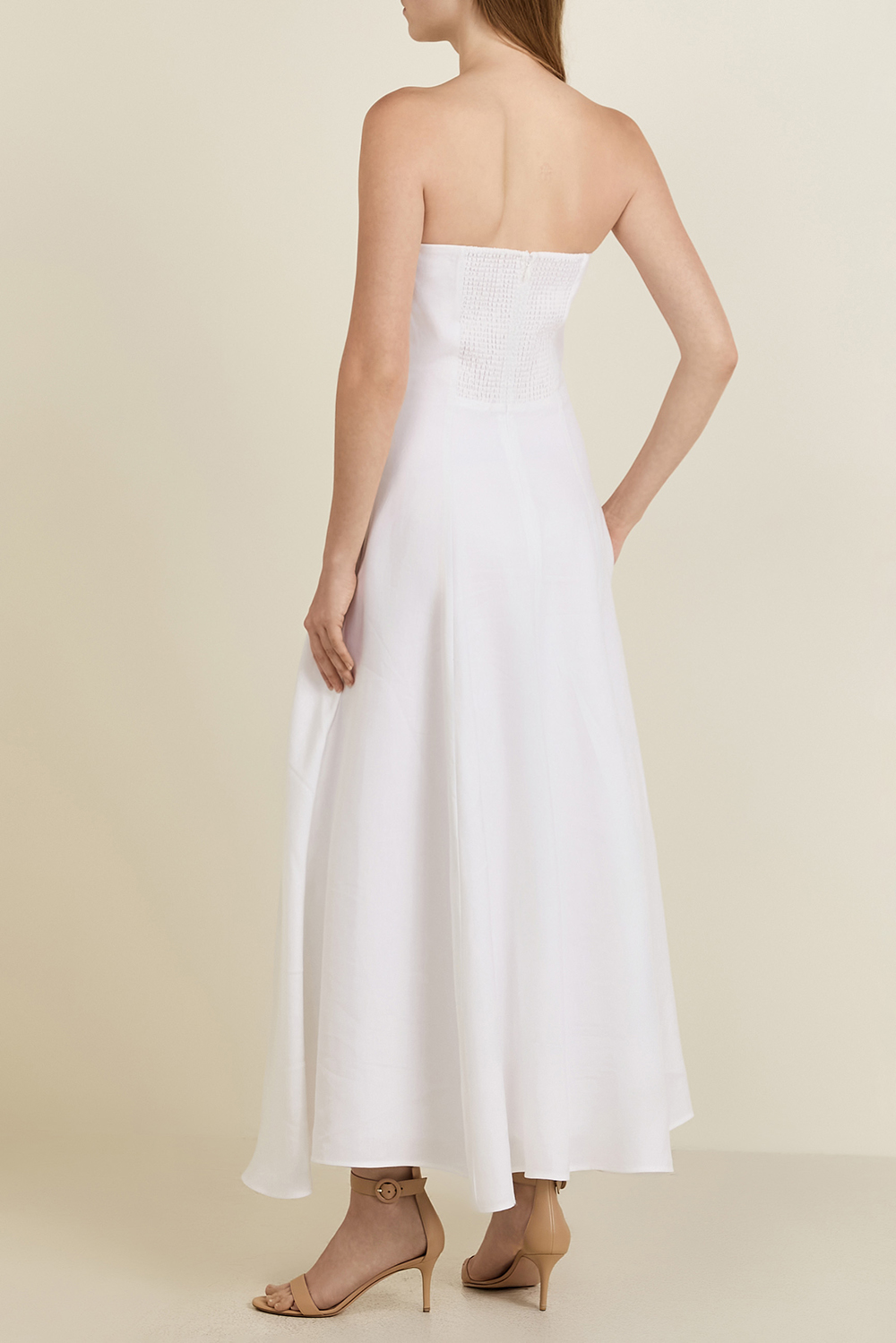 תמונת דוגמן אחורית של שמלת סטרפלס