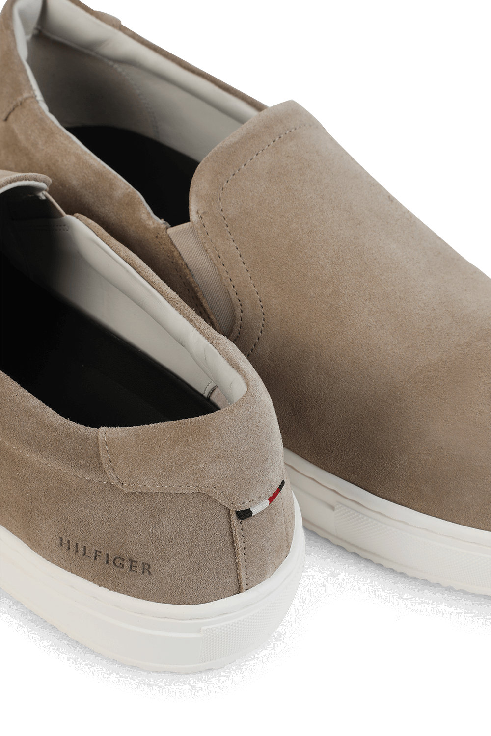 תמונת תקריב של נעלי סניקרס מזמש