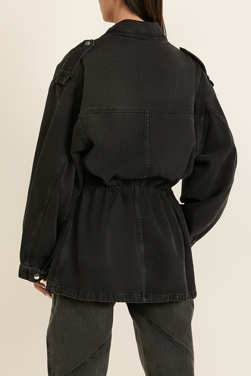 תמונת דוגמן אחורית של ז'קט ג'ינס ארוך