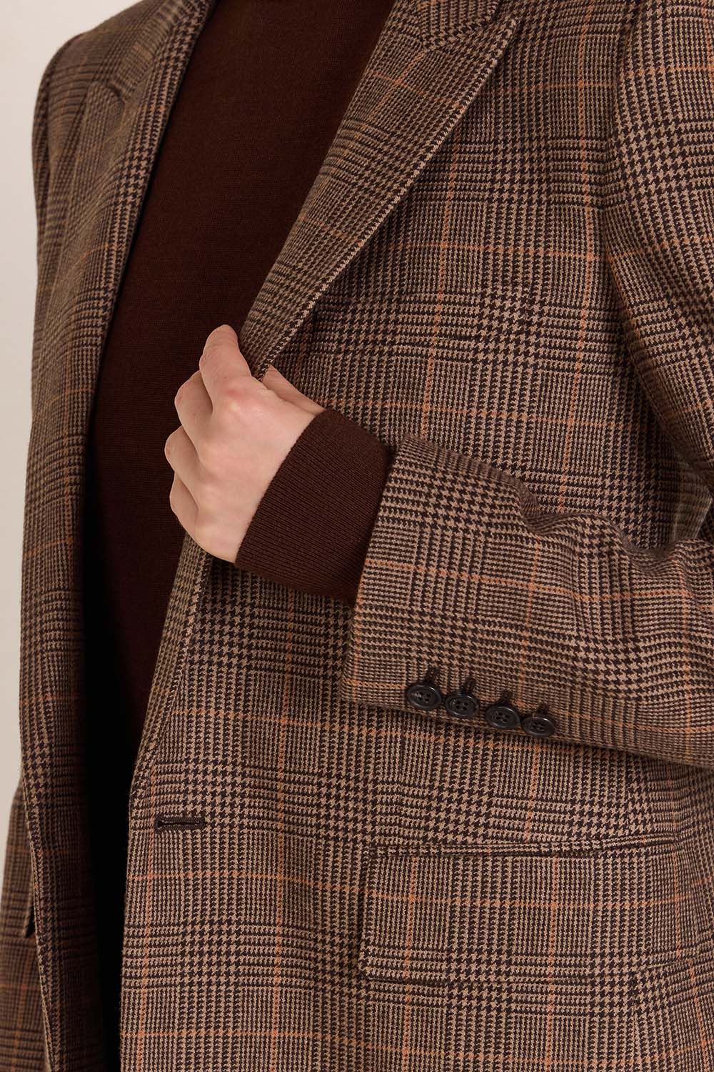 תמונת תקריב דוגמן של ז'קט צמר וקשמיר