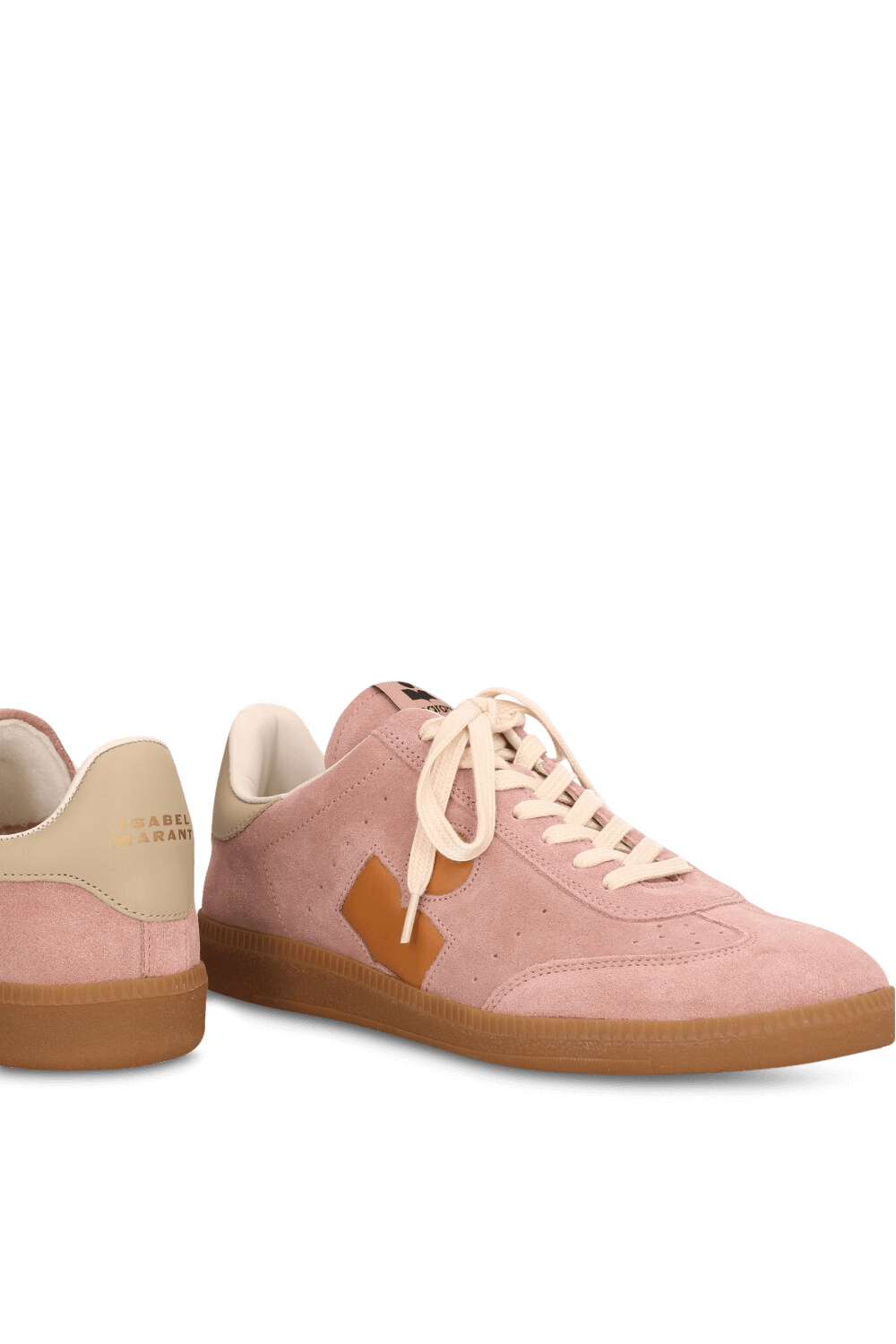 תמונת תקריב של נעלי סניקרס