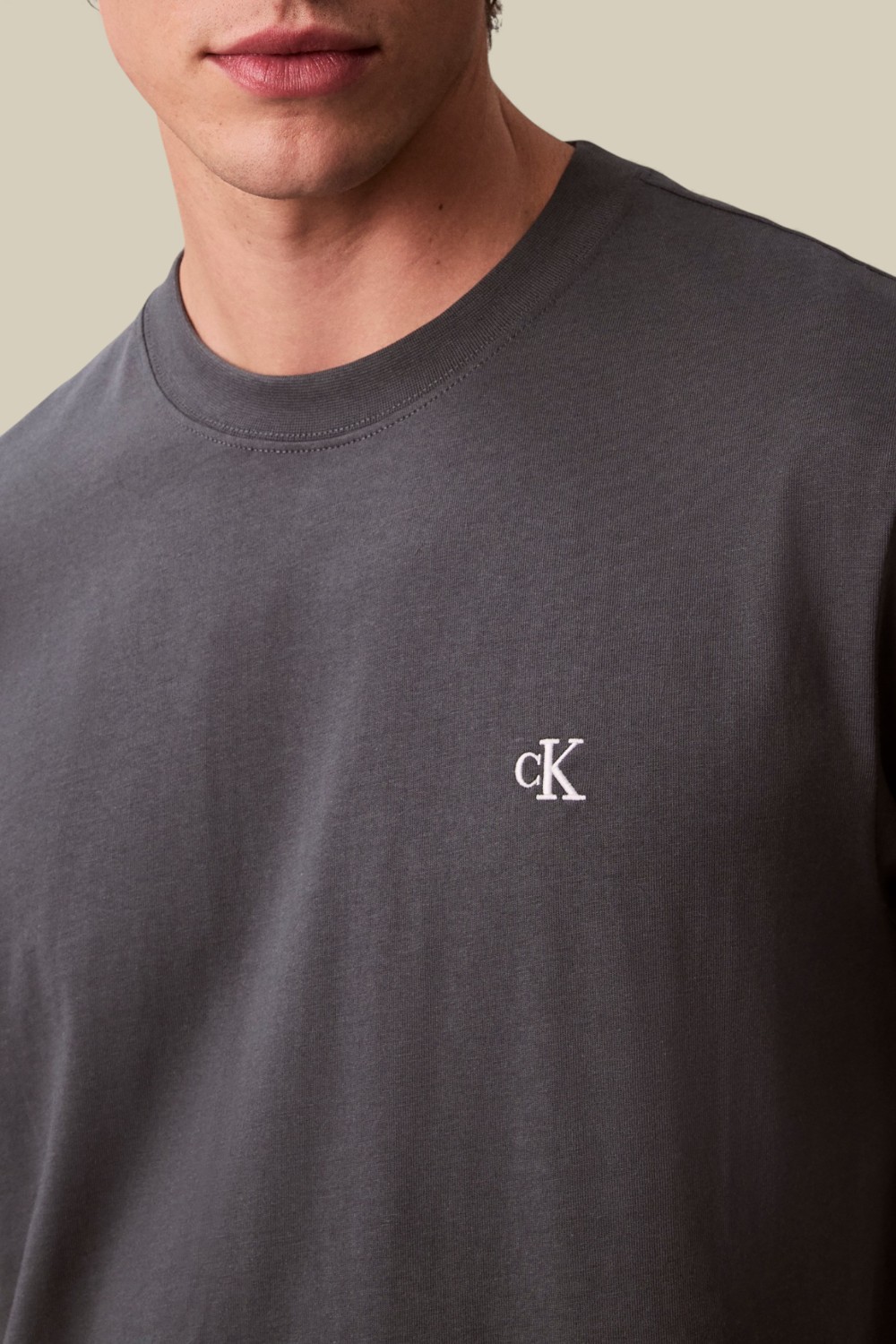 תמונת תקריב דוגמן של חולצת טי