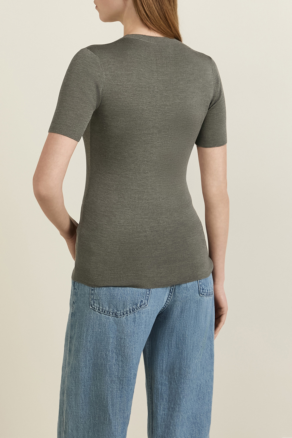 תמונת דוגמן אחורית של חולצת טי