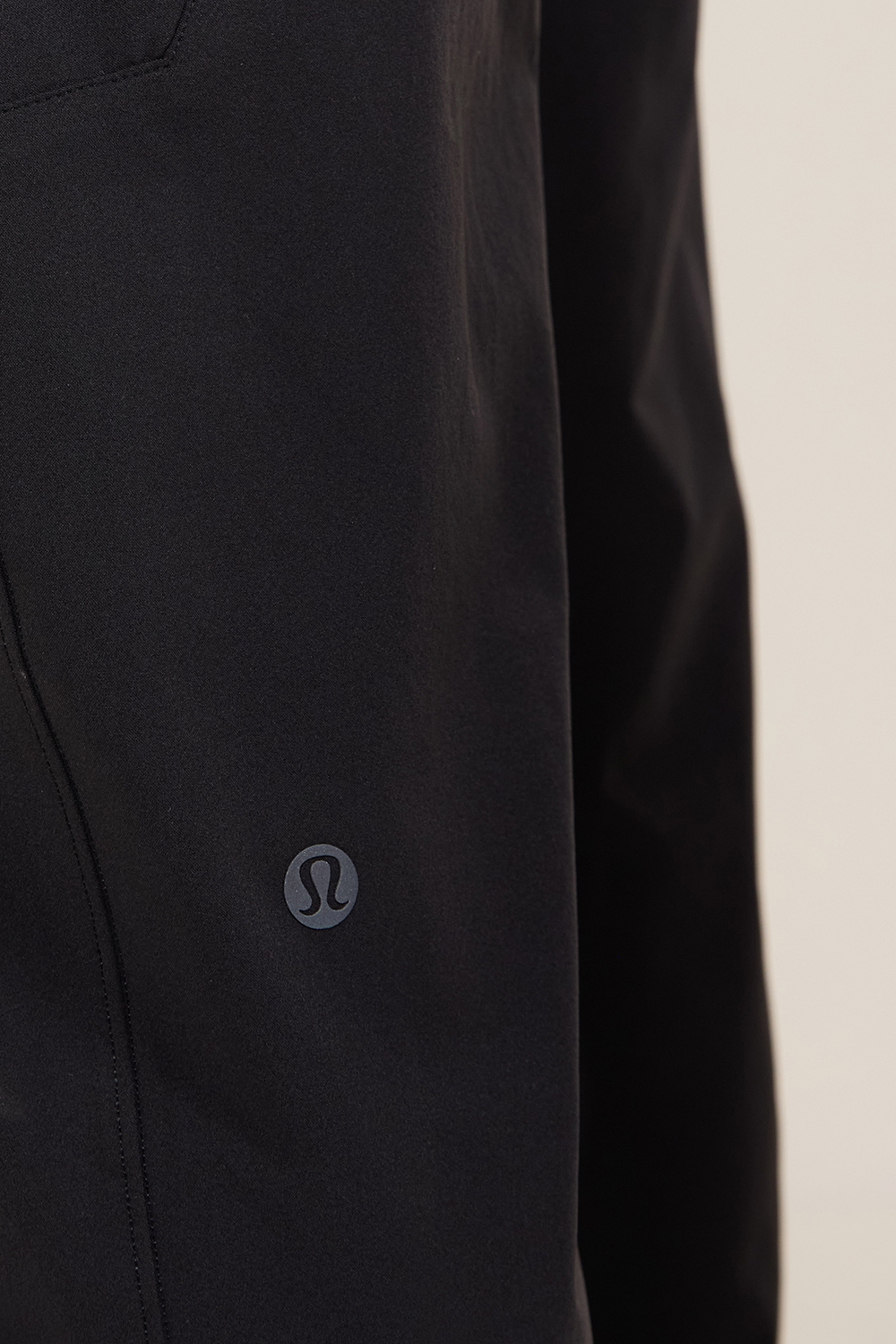 תמונת תקריב דוגמן של Zeroed In Classic-Fit Cargo Jogger Regular