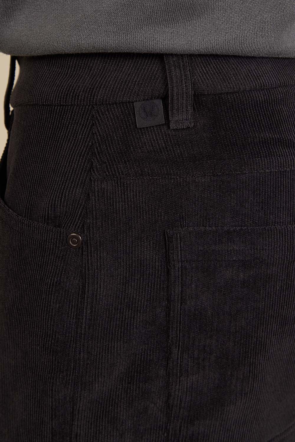 תמונת תקריב דוגמן של Corduroy Oversized-Fit Trouser 32L