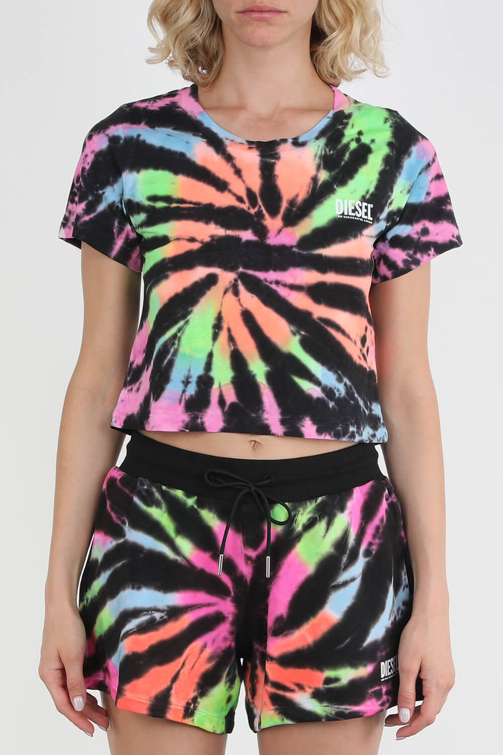 תמונת דוגמן קידמית של חולצת טאי דאי צבעונית