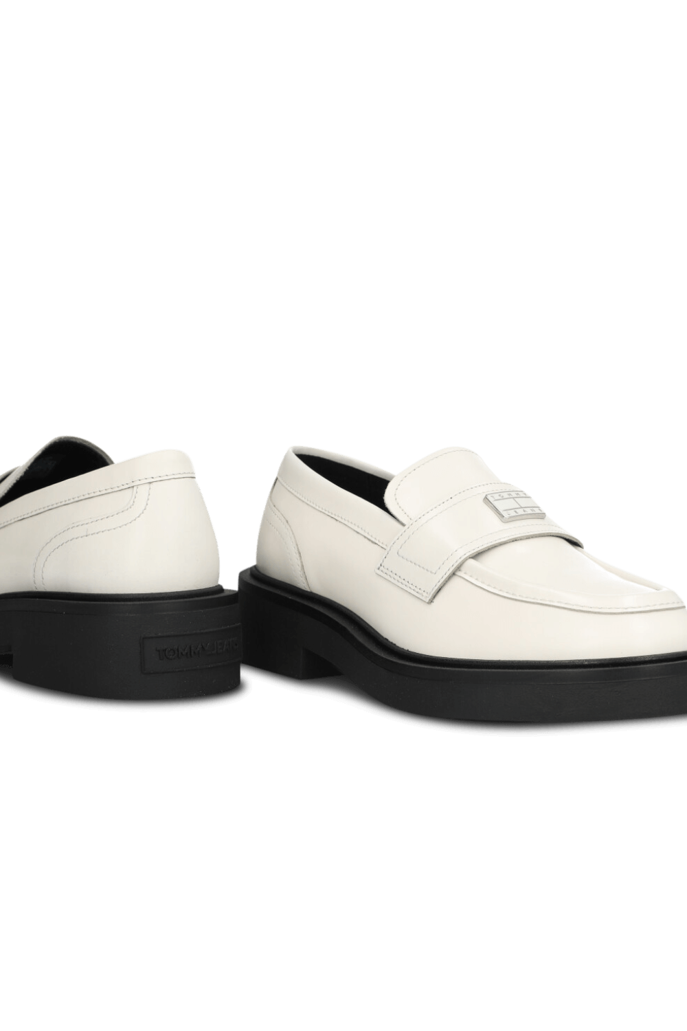 תמונת תקריב של נעלי מוקסינים