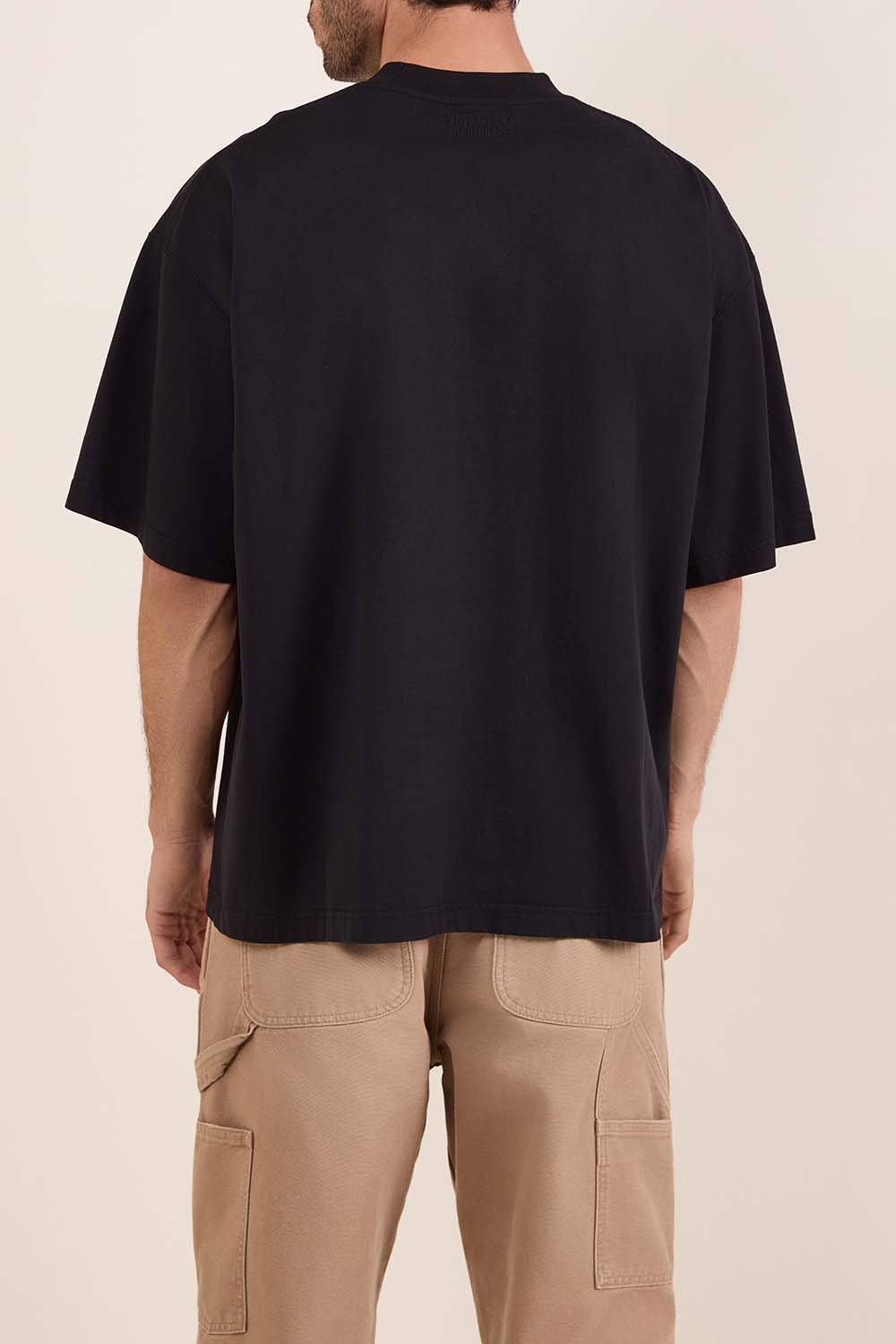 תמונת תקריב דוגמן של חולצת טי