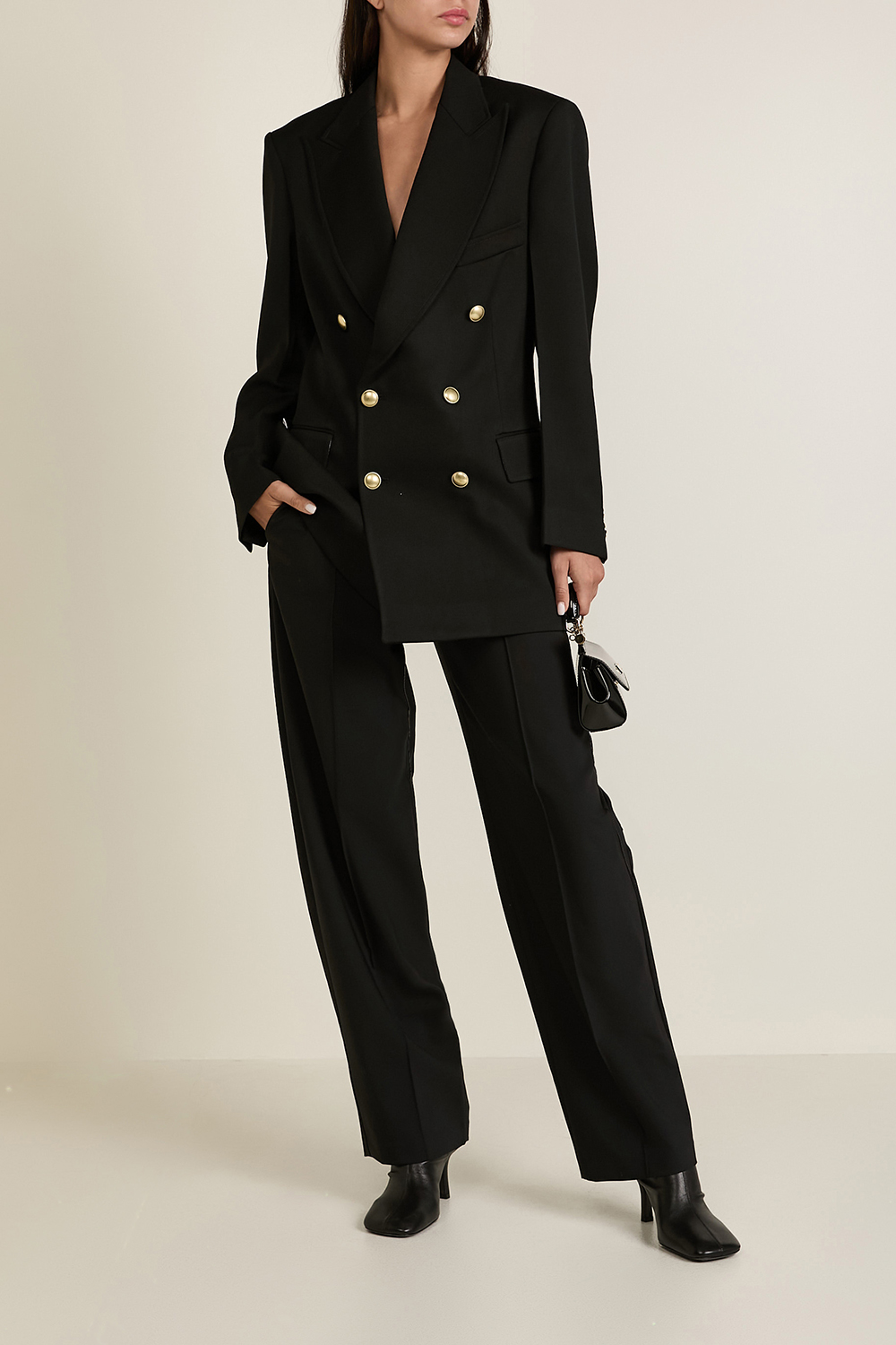 תמונת דוגמן קידמית של מגפוני עקב