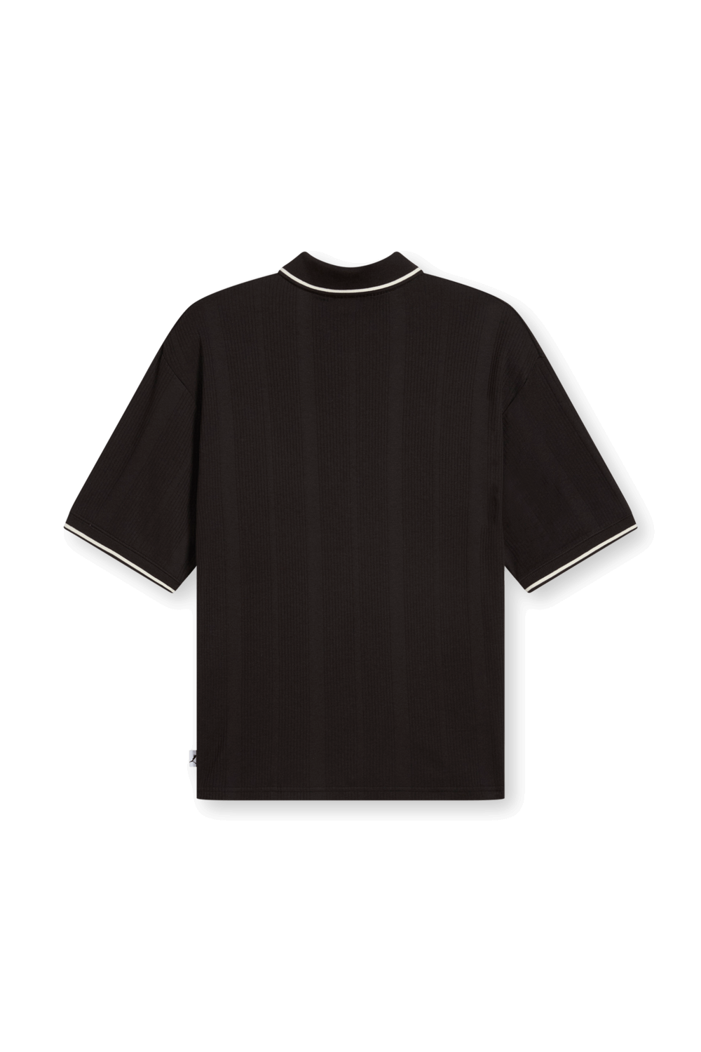 תמונה אחורית של חולצת פולו