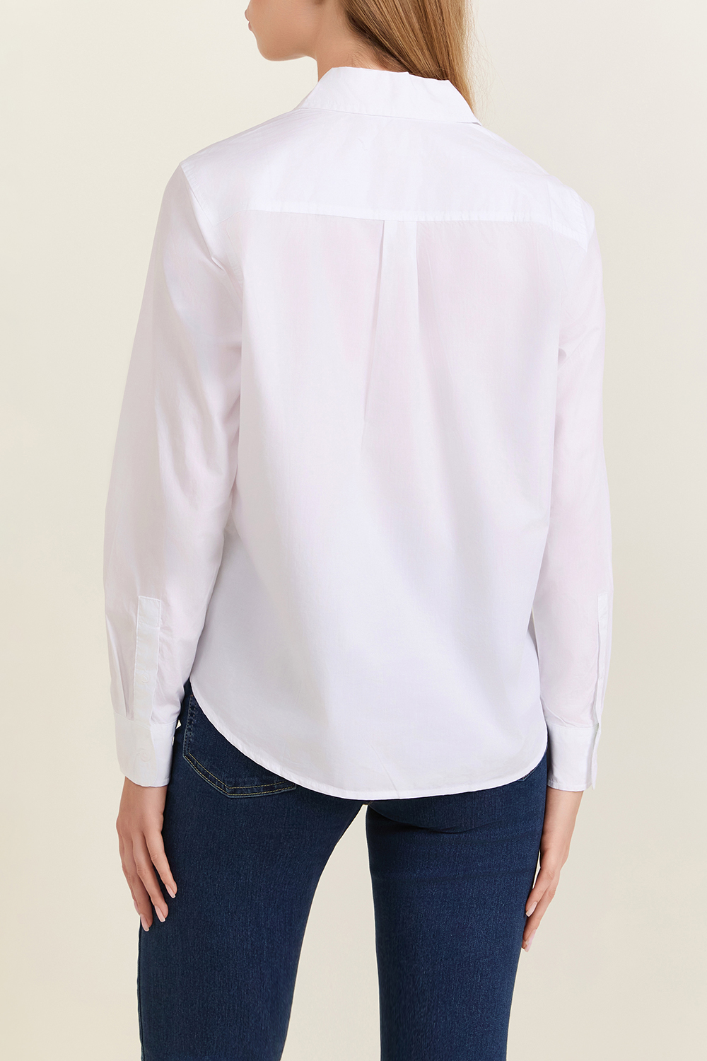 תמונת דוגמן אחורית של חולצה מכופתרת