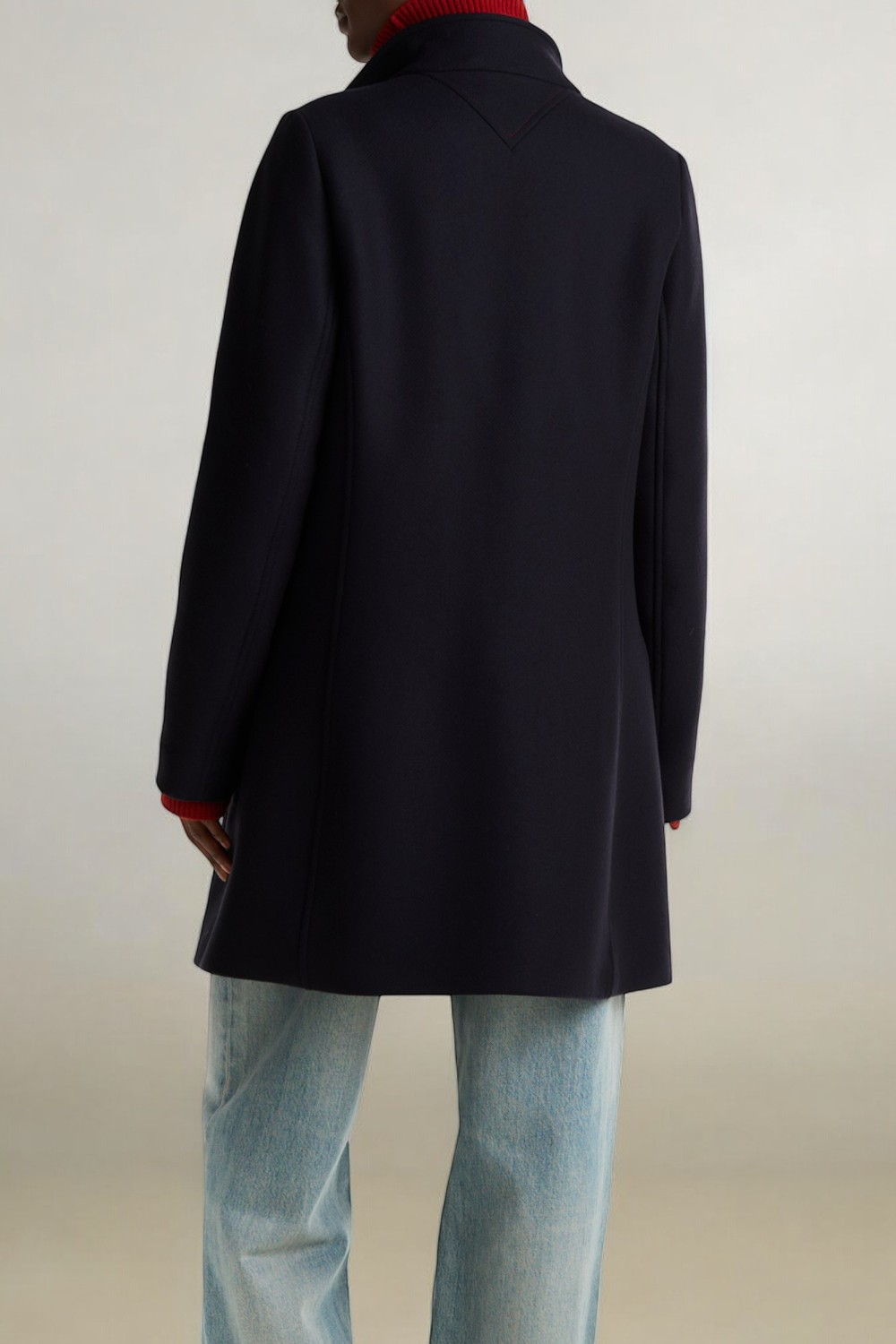 תמונת דוגמן אחורית של מעיל צמר סלים פיט