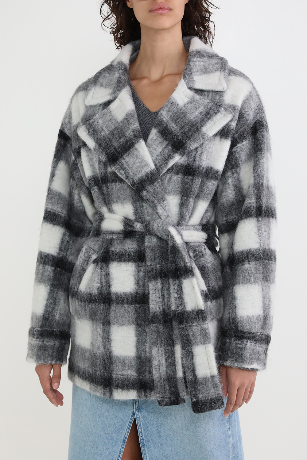 תמונת דוגמן קידמית של מעיל צמר אנגורה