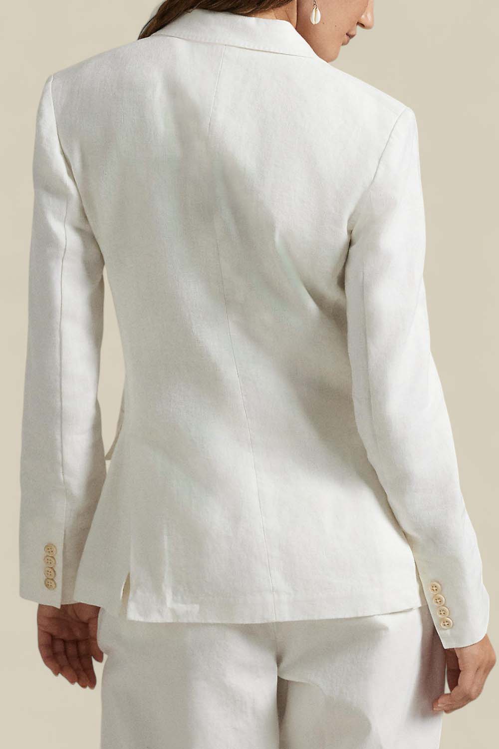 תמונת דוגמן אחורית של בלייזר פשתן