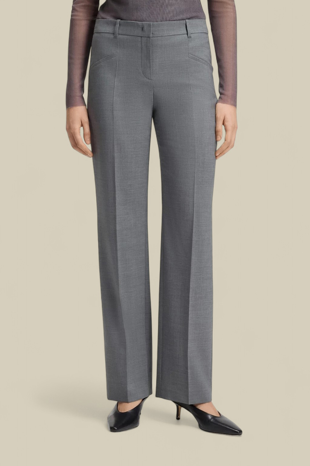 תמונת דוגמן קידמית של מכנסיים מחויטים