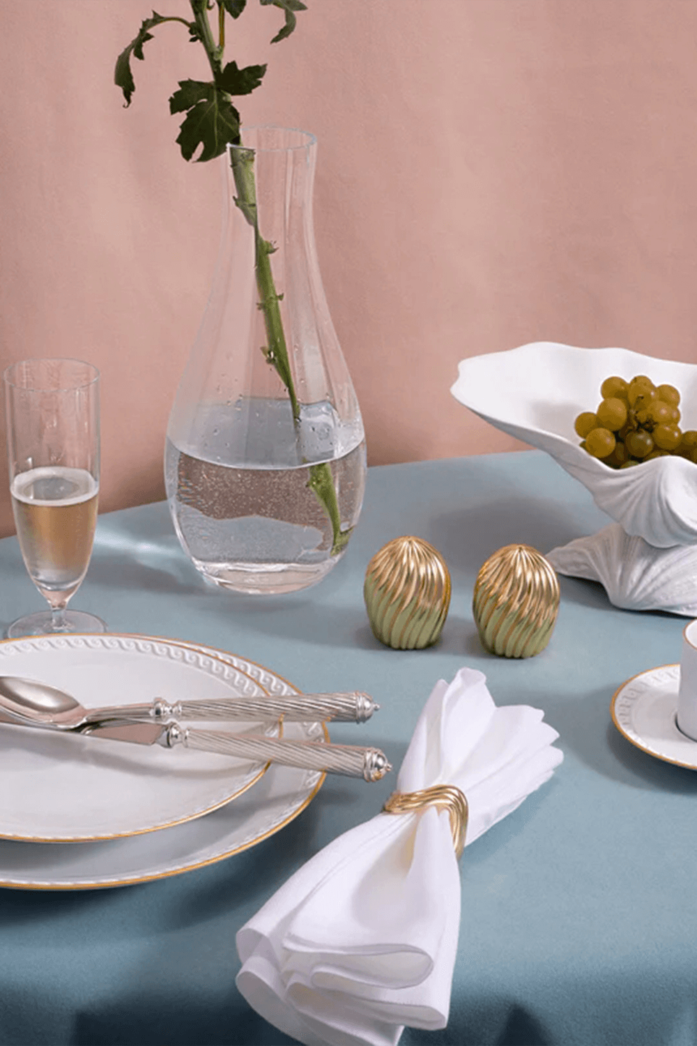 תמונה אחורית של Ripple Napkin Rings - Gold (Set of 4)