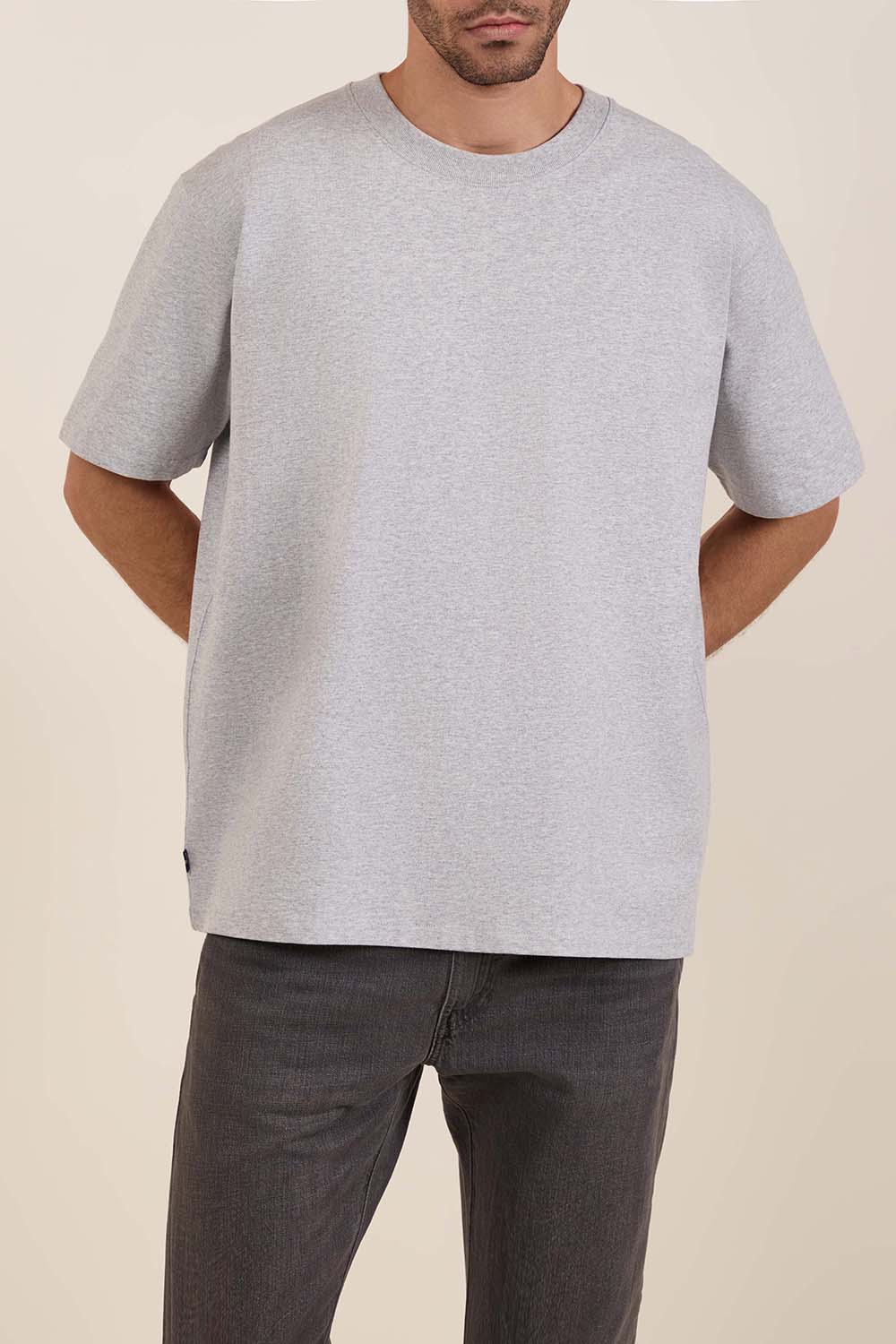 תמונת דוגמן קידמית של חולצת טי בלו טאב