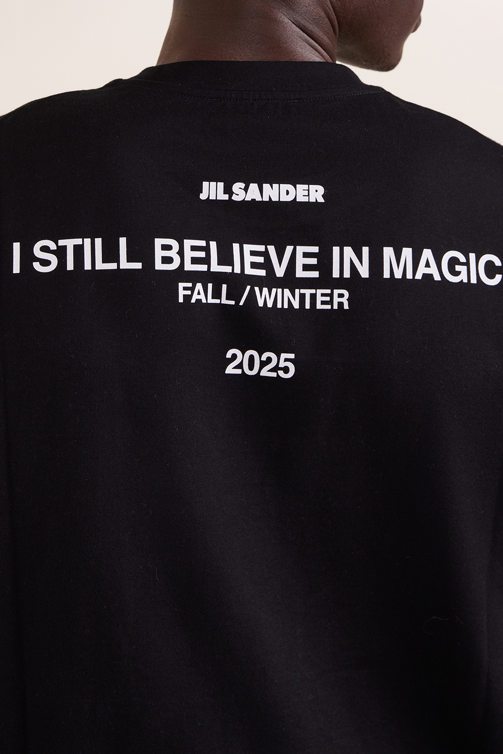 תמונת תקריב דוגמן של חולצת טי